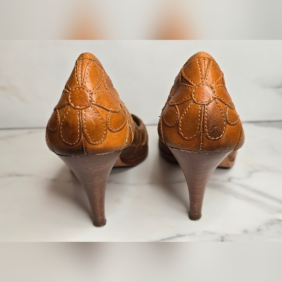 Michael Kors Daisy Brown Heels - Picture 7 of 9